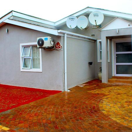 103Onwallace Self Catering Guest House كيب تاون المظهر الخارجي الصورة